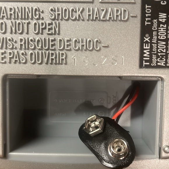 Working Timex LED alarm clock bedside radio T110T plug-in with battery back up - Picture 9 of 10